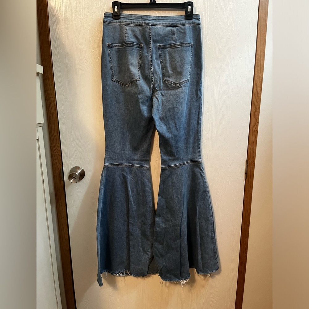 We The Free Free People Just Float on Flare Raw Hem Boho Jeans Sz 29 - Picture 5 of 10
